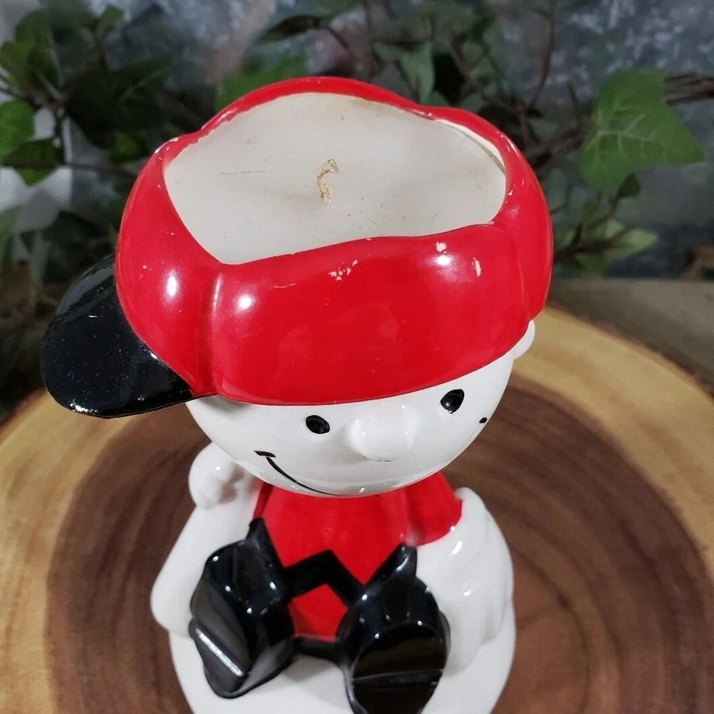 Vintage‎ Charlie Brown Candle Holding a Bat & Glove Wearing Red Baseball Cap